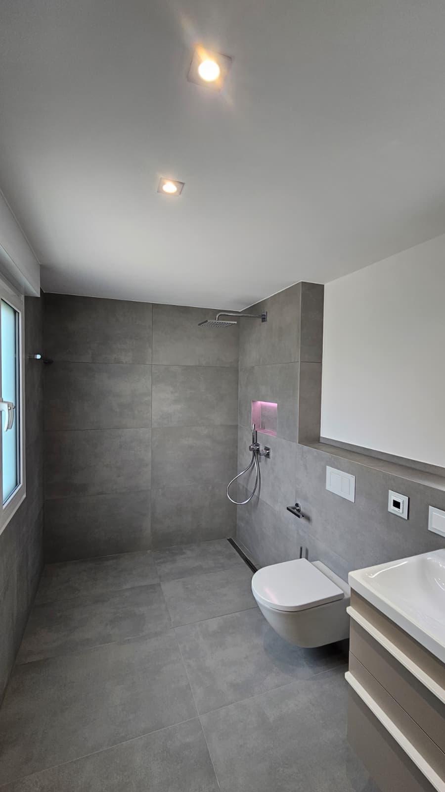 Neues Bad in Frankfurt-Nordweststadt mit begehbarer Dusche